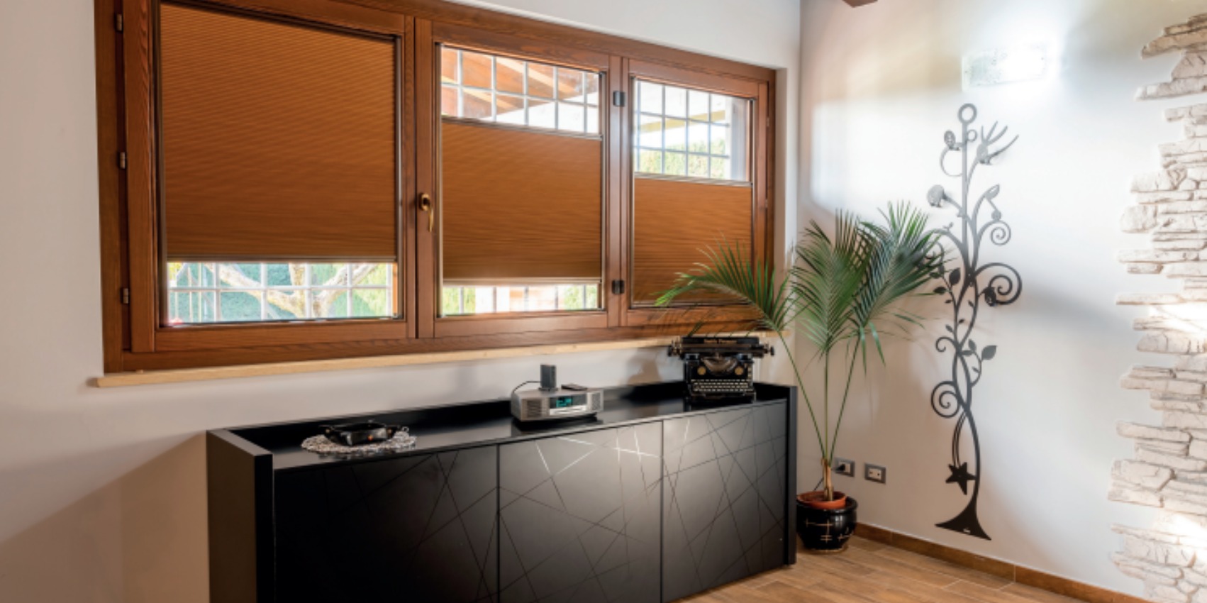 Tre finestre oscurate con Eclypser